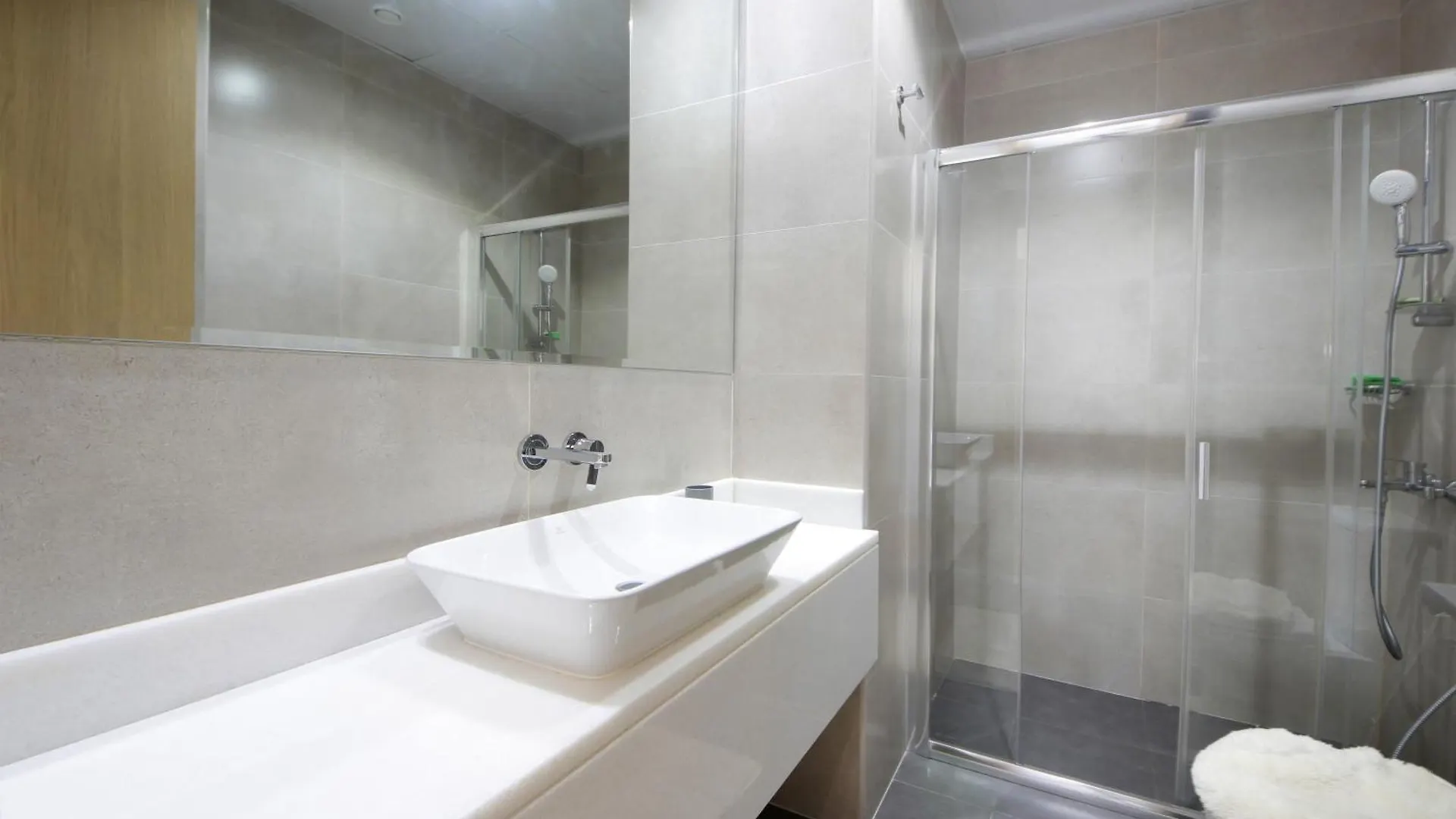 Silk Valley - Luxurious 2B With Sea Views Sharjah 0*,  United Arab Emirates