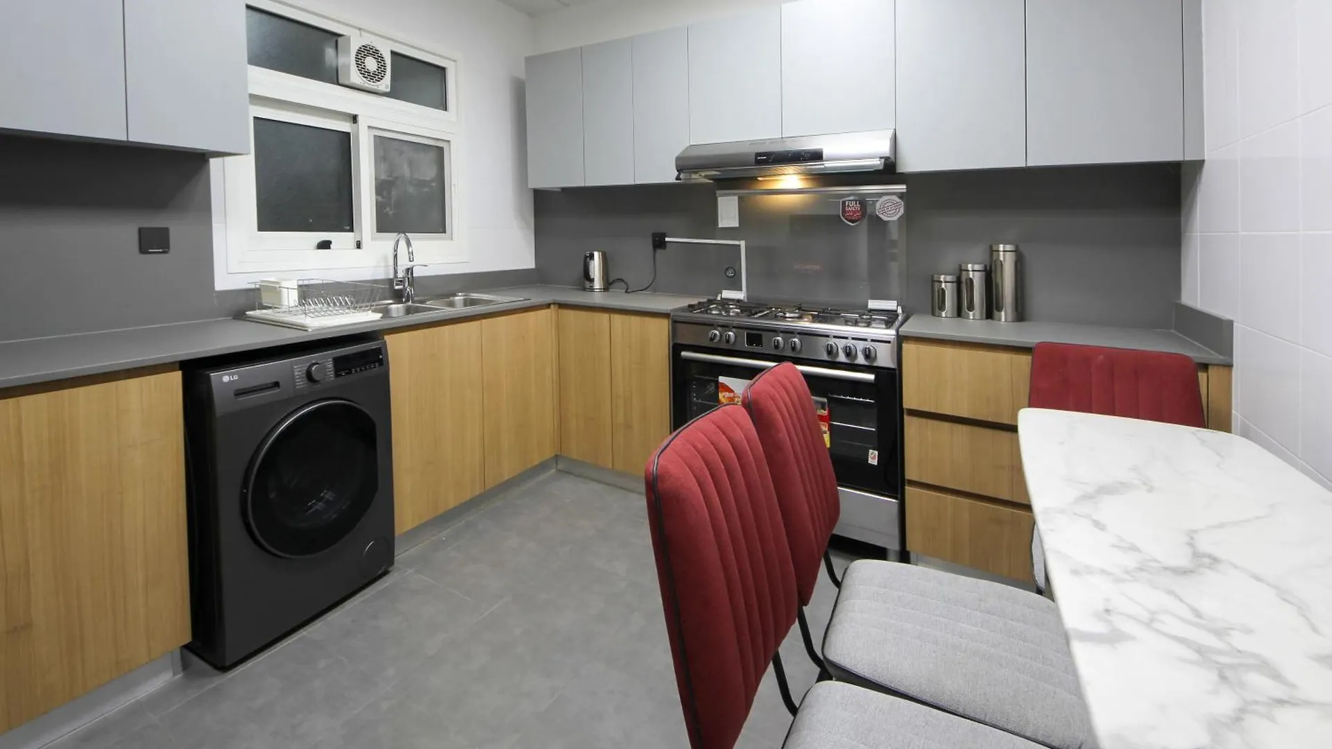 Silk Valley - Luxurious 2B With Sea Views Sharjah 0*,  United Arab Emirates
