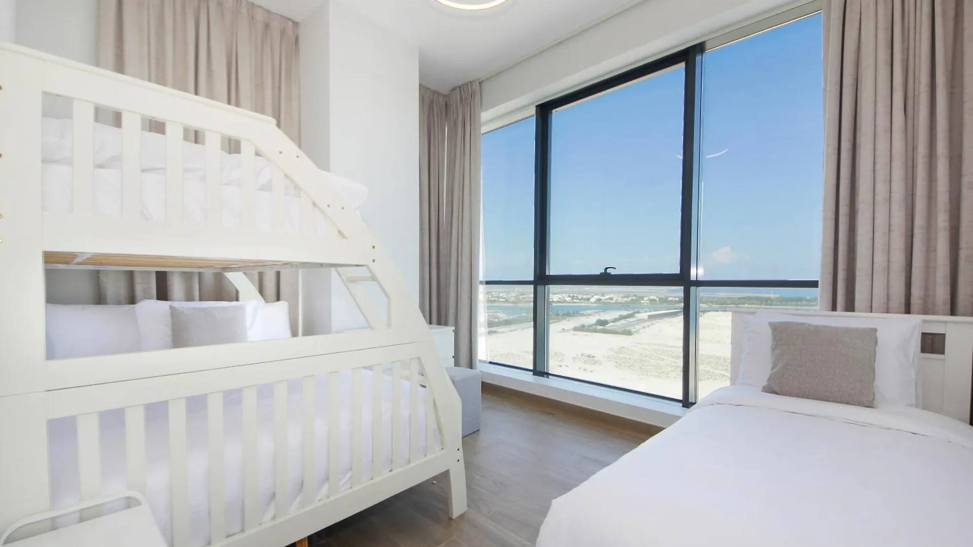 Apartment Silk Valley - Luxurious 2B With Sea Views Sharjah