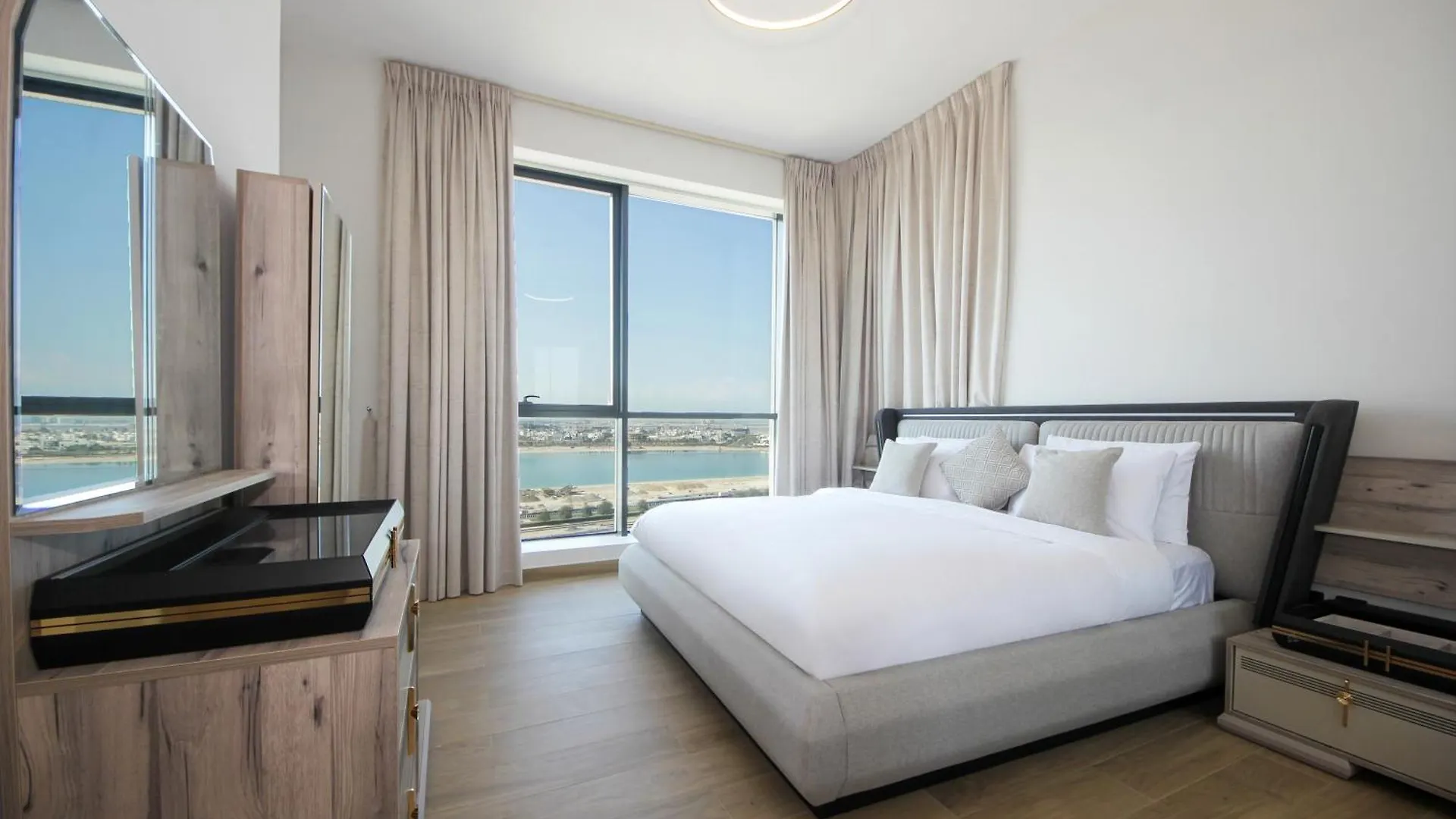 Apartment Silk Valley - Luxurious 2B With Sea Views Sharjah